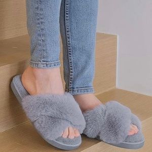 NWT Women’s Plush Memory Foam House Slippers, Size 7-8